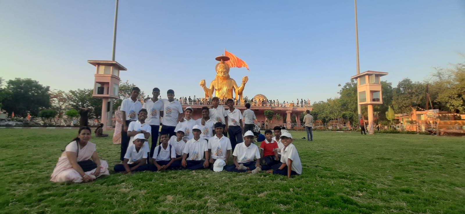 SSVS children visiting Pitareshwar Temple in Indore during an outing